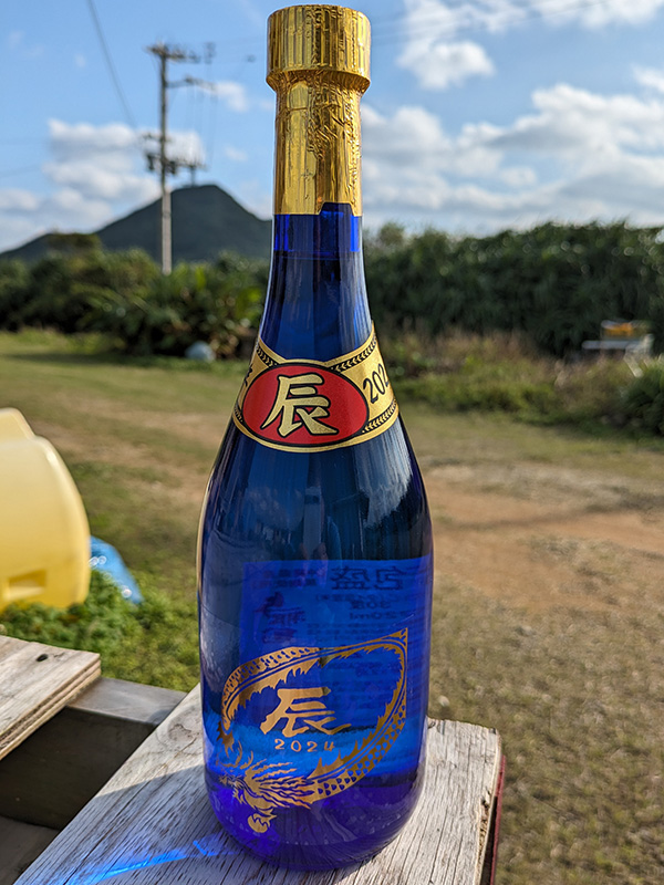 琉球泡盛 干支ボトル「令和6年・辰年ボトル(青)」30度 720ml Ryukyu Awamori Zodiac bottle Reiwa 6th year /Tatsu year bottle (blue)30degrees 720ml