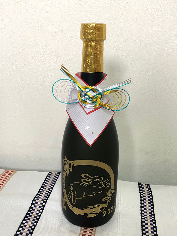 琉球泡盛 干支ボトル「令和5年・卯年ボトル(ブラスト彫刻)」 Ryukyu Awamori Zodiac bottle Reiwa 5th year /hare year bottle (Blast Engraving)
