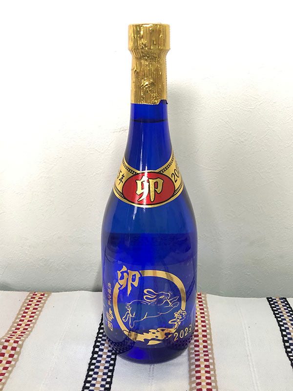 琉球泡盛 干支ボトル「令和5年・卯年ボトル(青)」30度 720ml Ryukyu Awamori Zodiac bottle Reiwa 5th year /hare year bottle (blue)30degrees 720ml